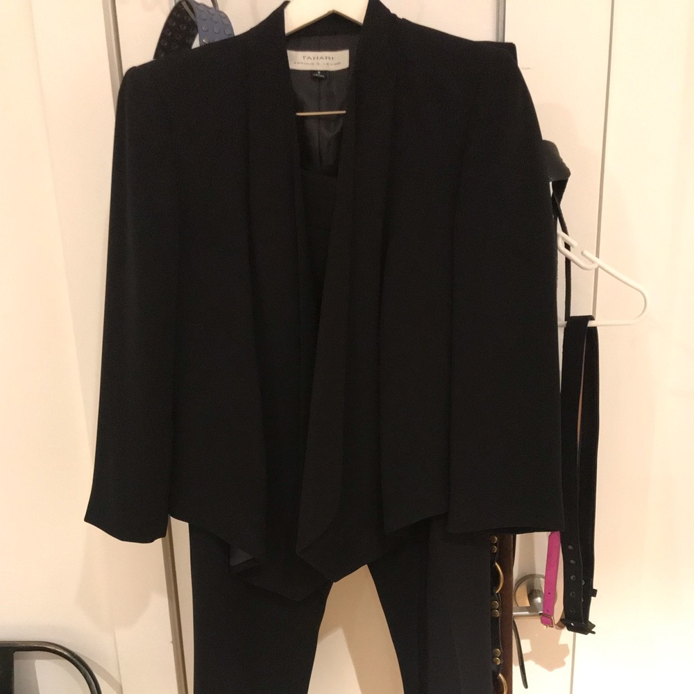 Fitted crepe suit (almost new)